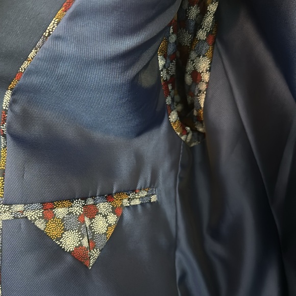 Sean John Navy Suit - 38R - Picture 6 of 7